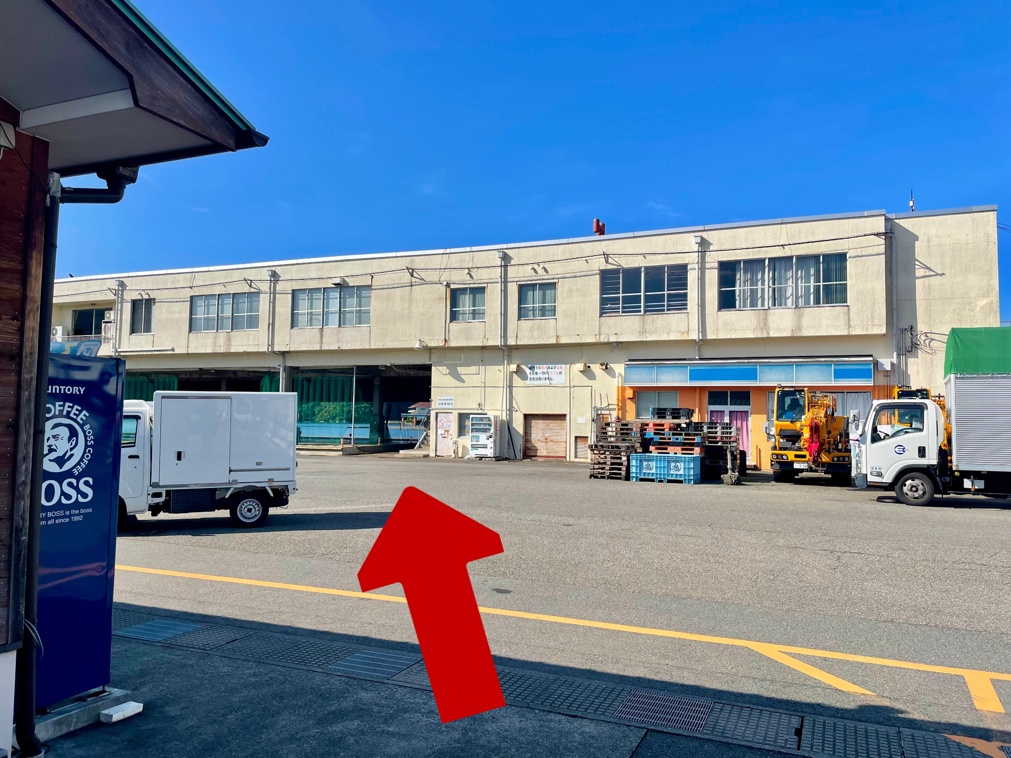 Path leading to the first auction hall